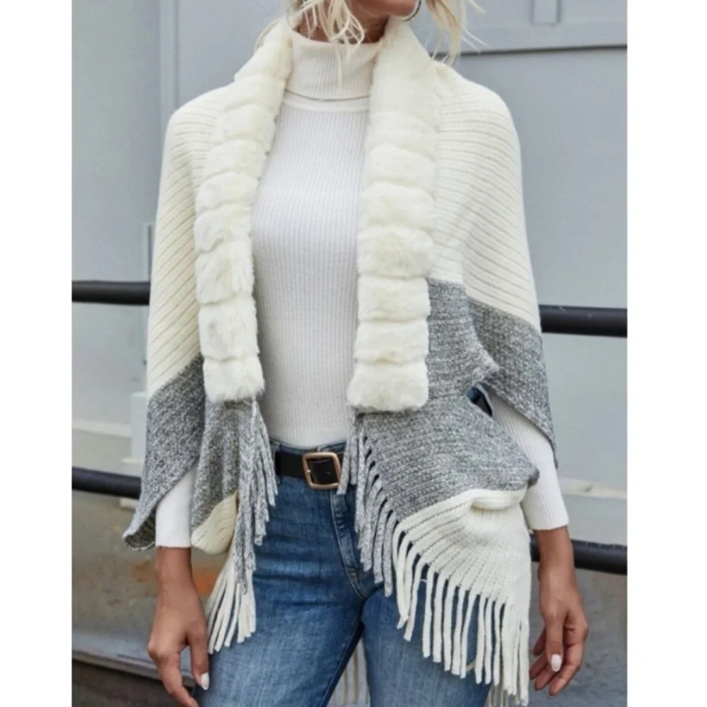 Casual Grey/White Color-block Cardigan with Faux Fur and Fringe Trim Size O/S - Picture 3 of 8